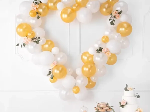Jak zrobić dekorację z balonów na komunię?